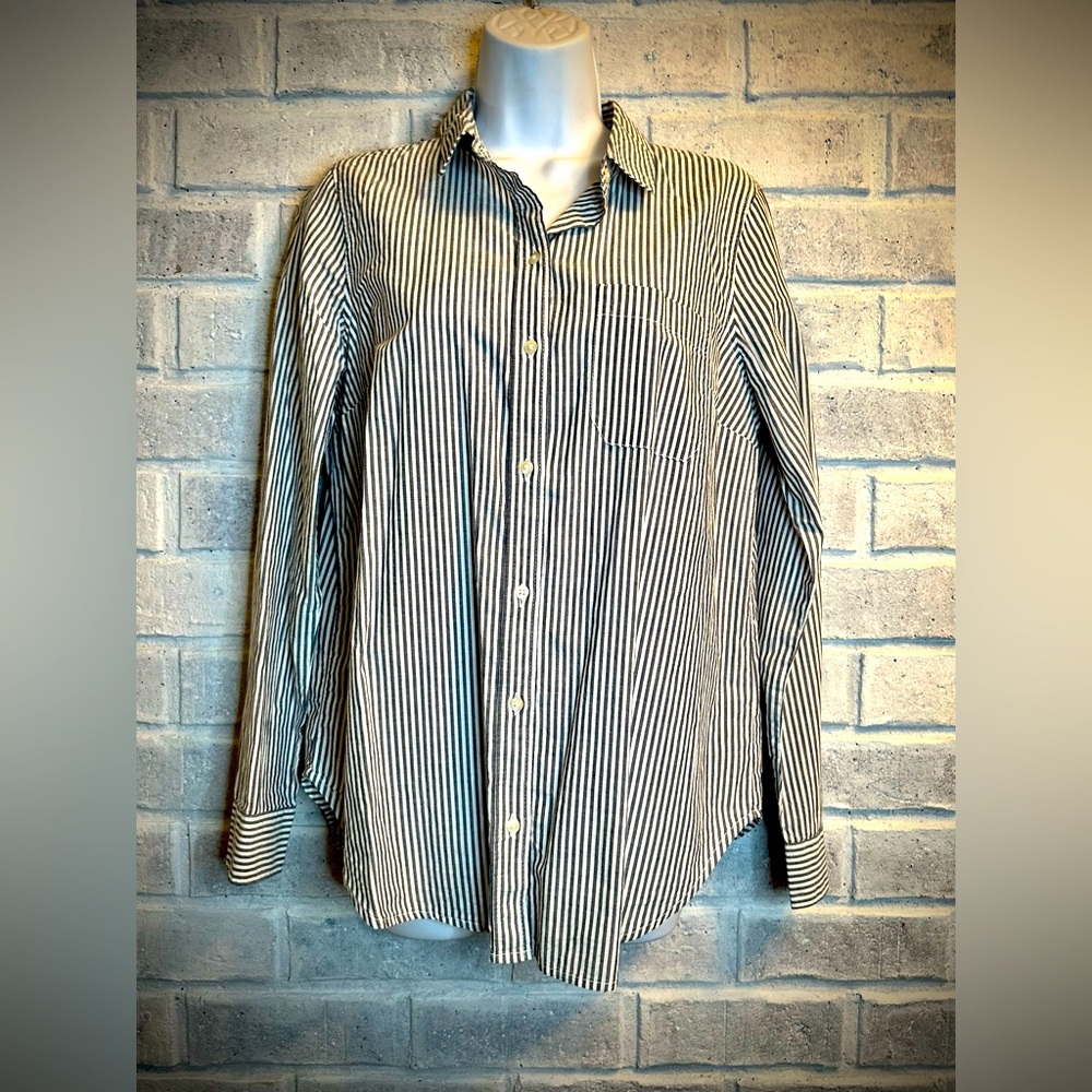 Old Navy medium blue and white button down